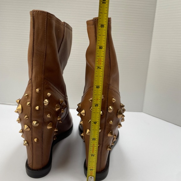 ***NIB***WEDGE BOOTIES WITH GOLD RIVETS (SZ40) - Picture 12 of 15